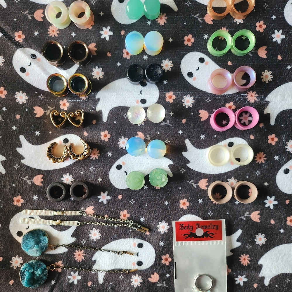 1/2" plugs and eyelets